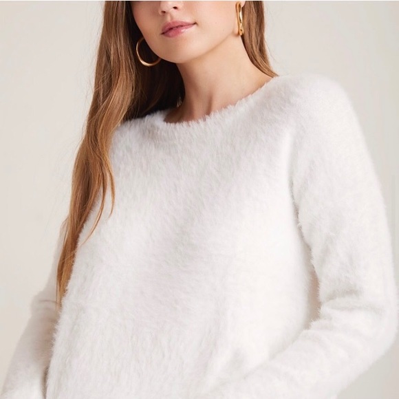 BELLA DAHL Slouchy Fuzzy Sweater in White - Picture 3 of 4